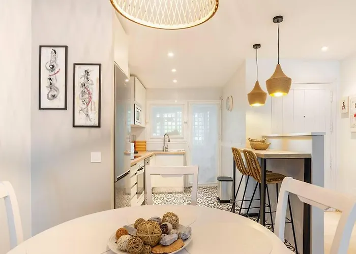 Increible Bajo Con Jardin Primera Linea Playa * Estepona