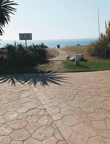 Increible Bajo Con Jardin Primera Linea Playa Apartment