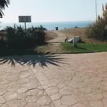 Increible Bajo Con Jardin Primera Linea Playa Apartament