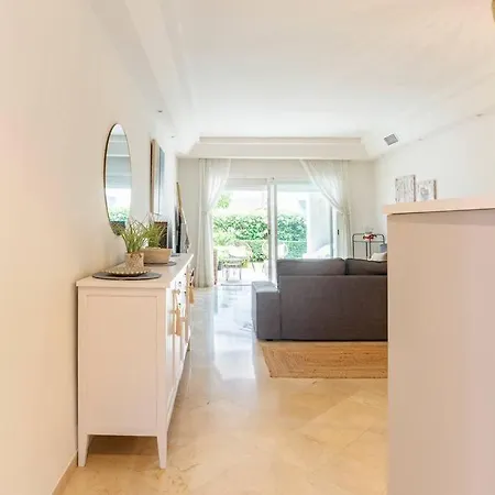 Precioso Bajo Recien Reformado Primera Linea Playa Lejlighed Estepona