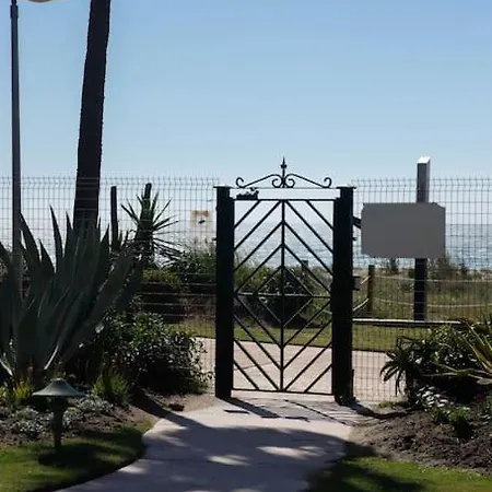Daire Increible Bajo Con Jardin Primera Linea Playa Estepona