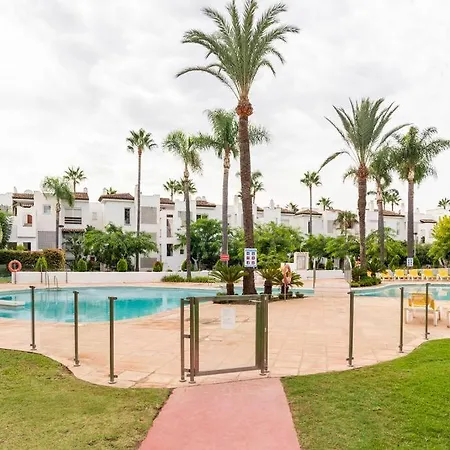 Increible Bajo Con Jardin Primera Linea Playa Estepona