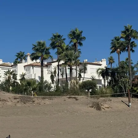 Increíble Bajo Con Jardín Primera Línea Playa