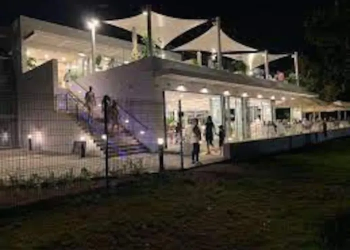 Increible Bajo Con Jardin Primera Linea Playa * 埃斯特波纳