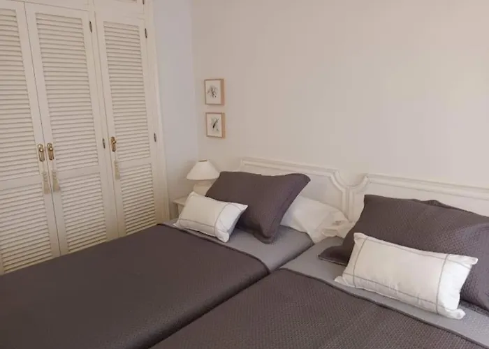 Increible Bajo Con Jardin Primera Linea Playa 公寓 埃斯特波纳