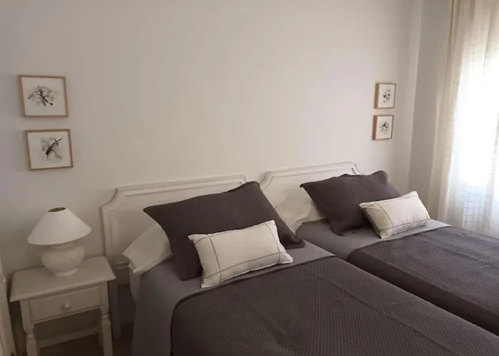 Increible Bajo Con Jardin Primera Linea Playa アパート