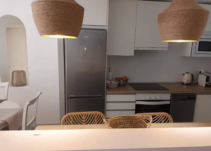 Increible Bajo Con Jardin Primera Linea Playa アパート